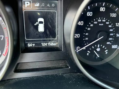 Used 2017 Hyundai Santa Fe SE image 24