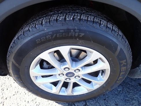 Used 2020 Ford Escape SE image 12