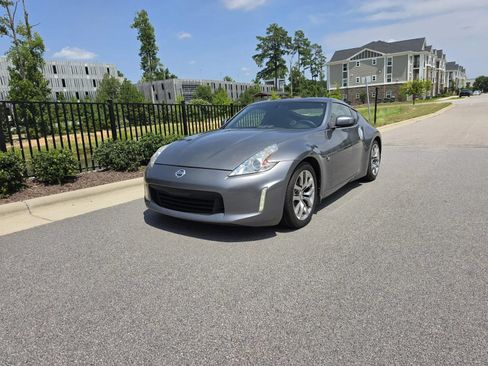 Used 2014 Nissan 370Z Coupe RWD image 2