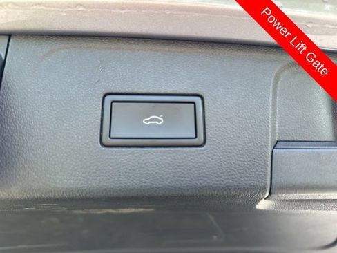 Used 2025 Volkswagen Atlas SE AWD/4WD image 20
