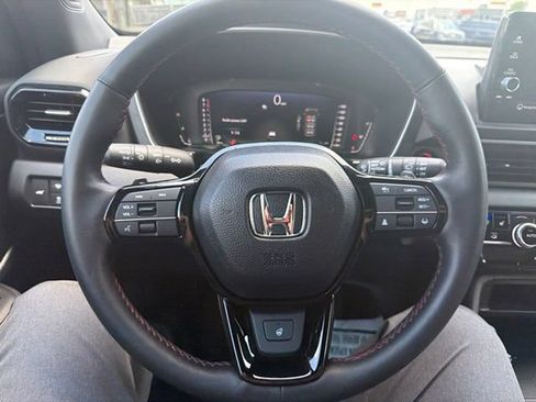 Used 2025 Honda Pilot Black Edition image 23