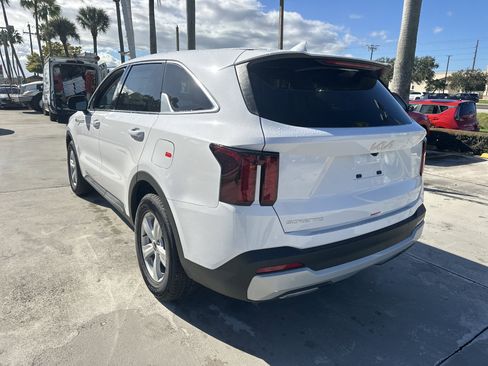 New 2026 Kia Sorento LX FWD image 9