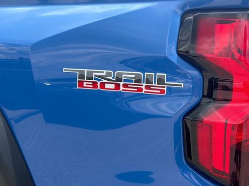 Used 2025 Chevrolet Colorado Trail Boss AWD/4WD image 43