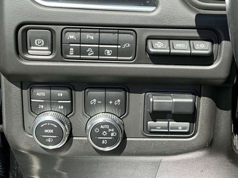 Used 2022 GMC Yukon XL AT4 w/ AT4 Premium Plus Package image 14