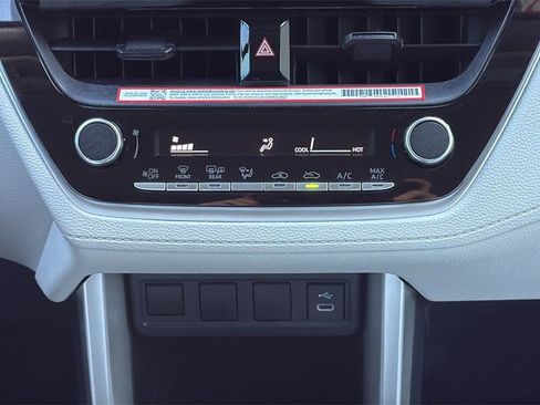 Used 2025 Toyota Corolla Cross L image 21