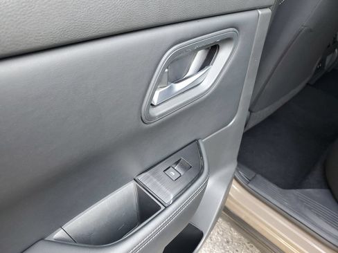 Certified 2025 Nissan Rogue SV AWD/4WD image 10