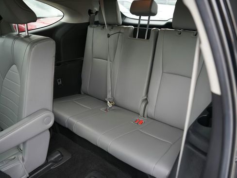 Used 2024 Toyota Highlander XLE FWD image 26