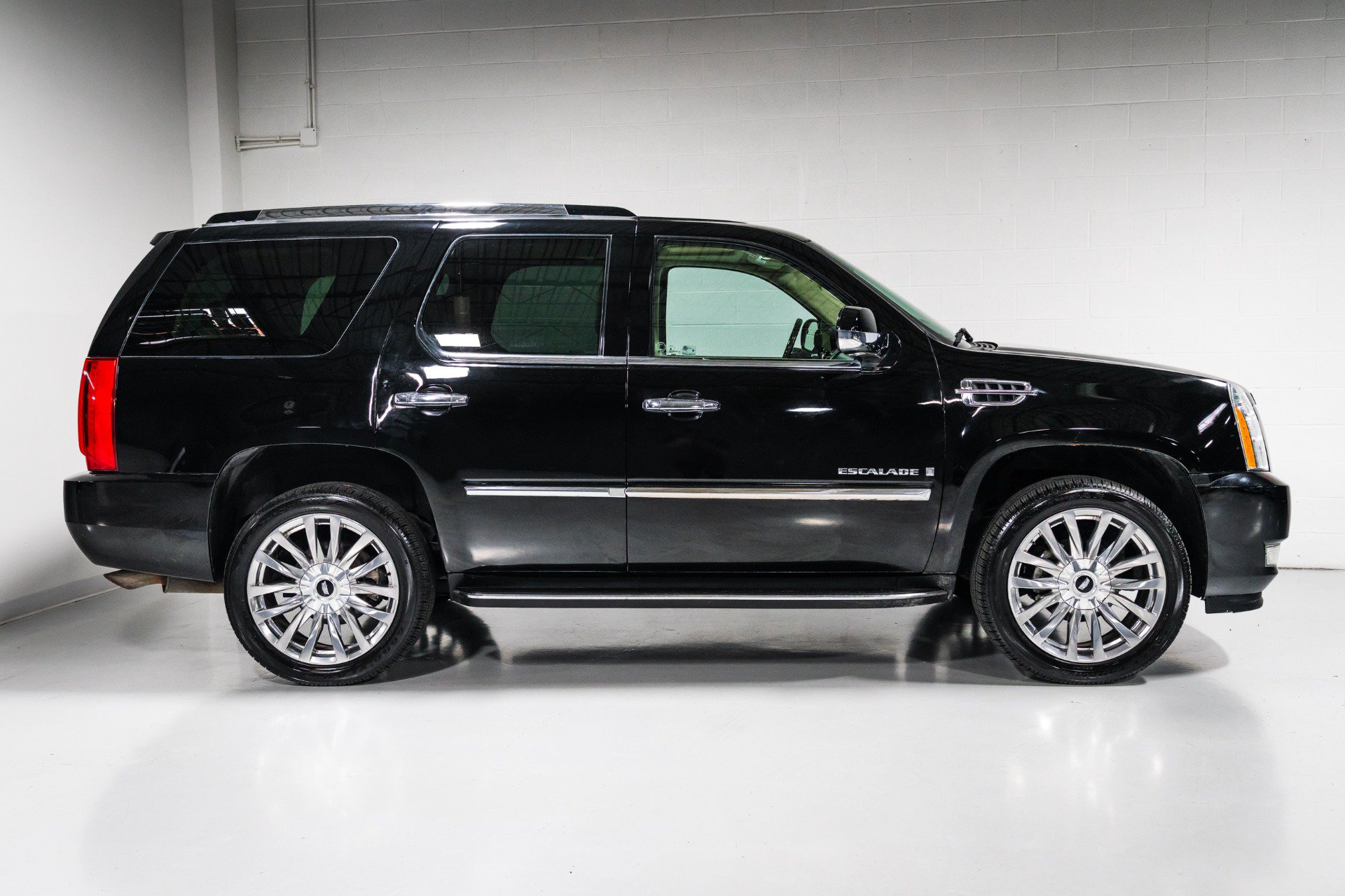 Used 2007 Cadillac Escalade AWD image 2