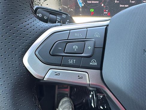 New 2026 Volkswagen Tiguan SE R-Line FWD image 18
