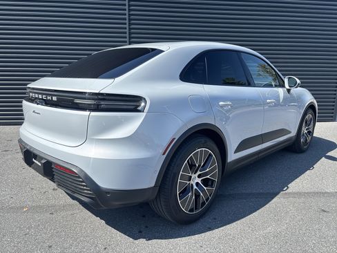 Certified 2025 Porsche Macan Electric image 5