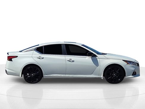 Used 2022 Nissan Altima 2.5 SR w/ Midnight Edition Package image 6