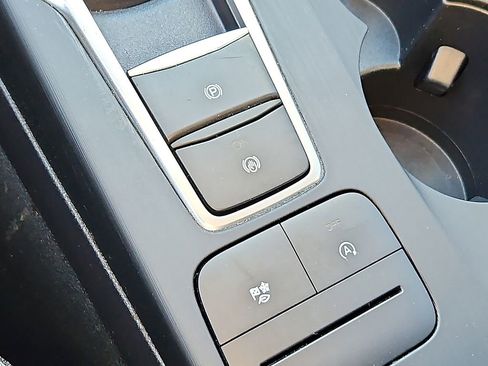 Used 2021 Ford Escape SE image 25