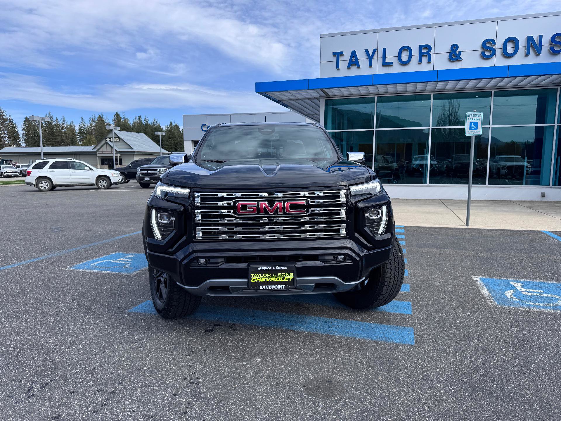 Used 2025 GMC Canyon Denali w/ LPO, Denali Black Edition AWD/4WD image 2