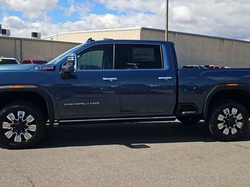 New 2026 GMC Sierra 2500 Denali w/ Denali Reserve Package AWD/4WD image 5