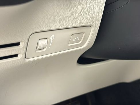 Used 2020 Volvo XC40 T5 Momentum AWD/4WD image 13