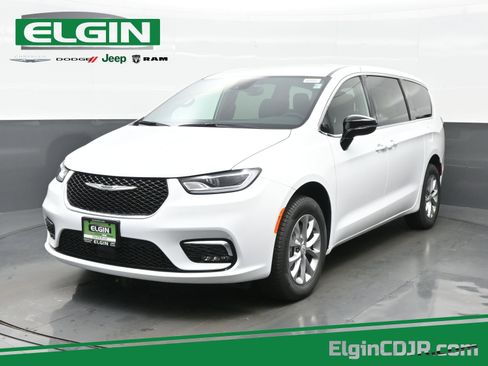 New 2026 Chrysler Pacifica Select image 1