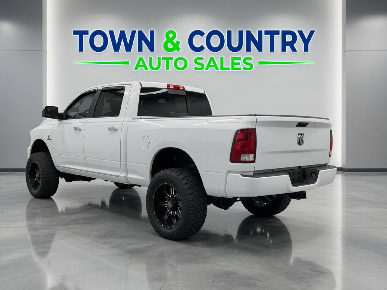Used 2018 RAM 2500 SLT AWD/4WD image 3