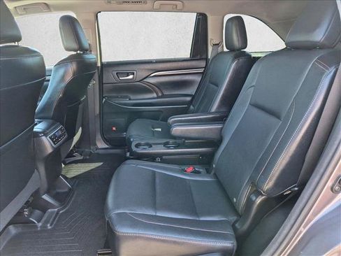Used 2014 Toyota Highlander Limited Platinum AWD/4WD image 19