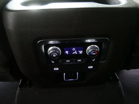 Used 2022 GMC Yukon SLT image 18