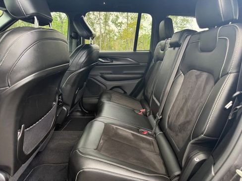 Used 2023 Jeep Grand Cherokee Altitude image 7
