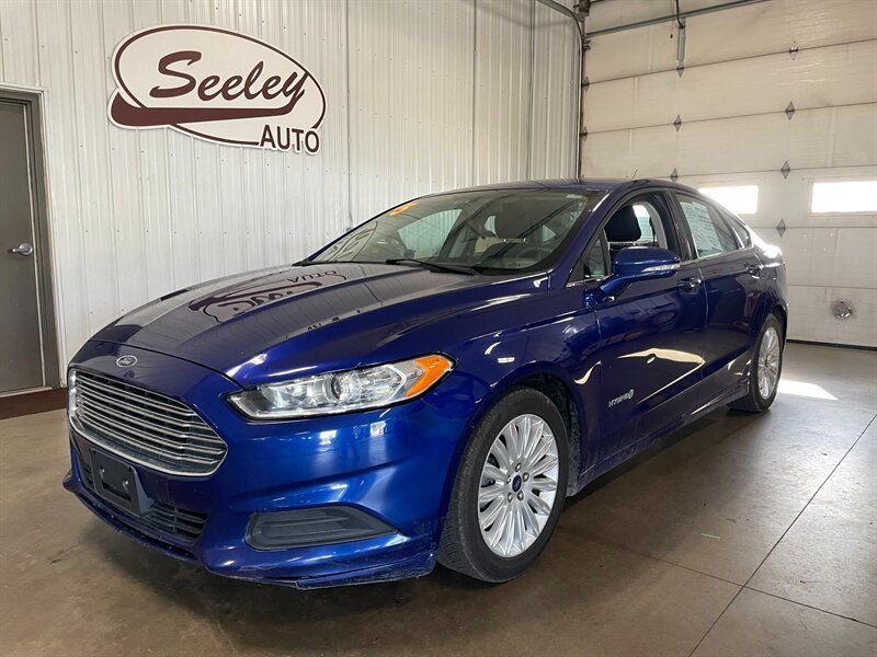 Used 2015 Ford Fusion SE FWD image 2
