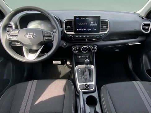 New 2025 Hyundai Venue SEL image 9