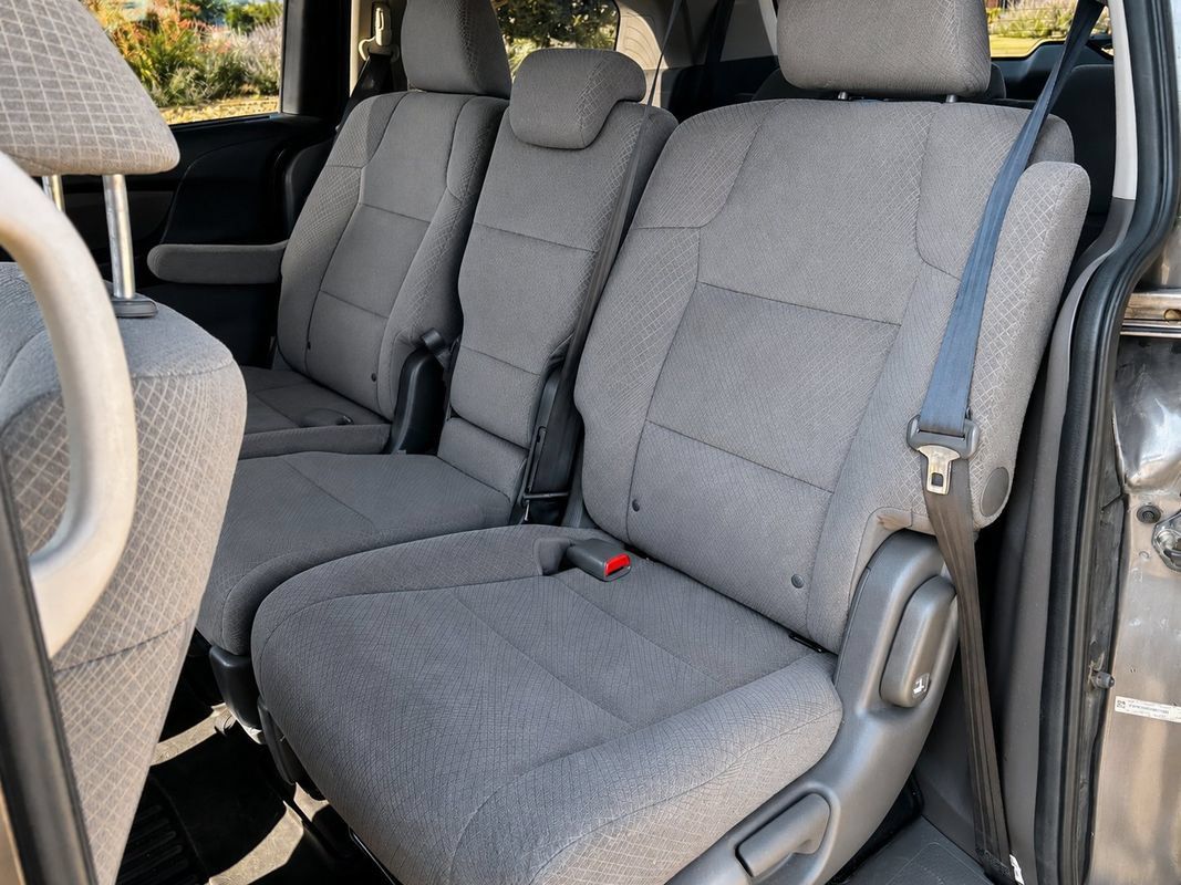 Used 2017 Honda Odyssey SE image 19