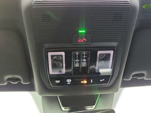 Used 2025 Volkswagen Tiguan SE R-Line FWD image 54