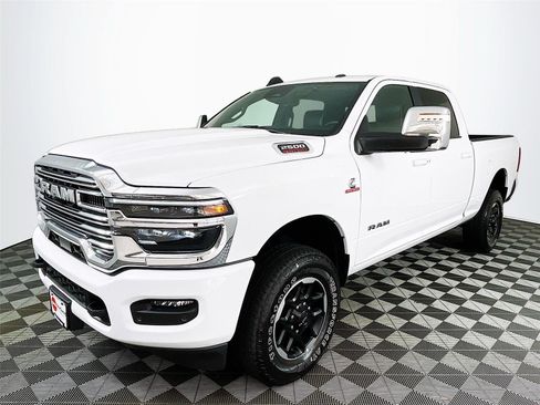 Used 2026 RAM 2500 Laramie AWD/4WD image 3