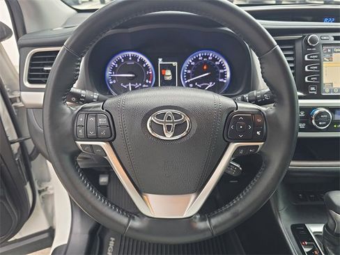 Used 2019 Toyota Highlander Limited image 28