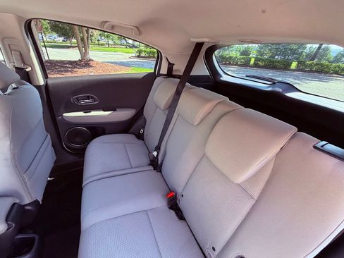 Used 2022 Honda HR-V EX image 11