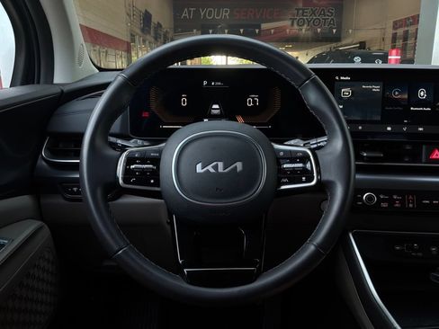 Used 2026 Kia Carnival FWD image 37