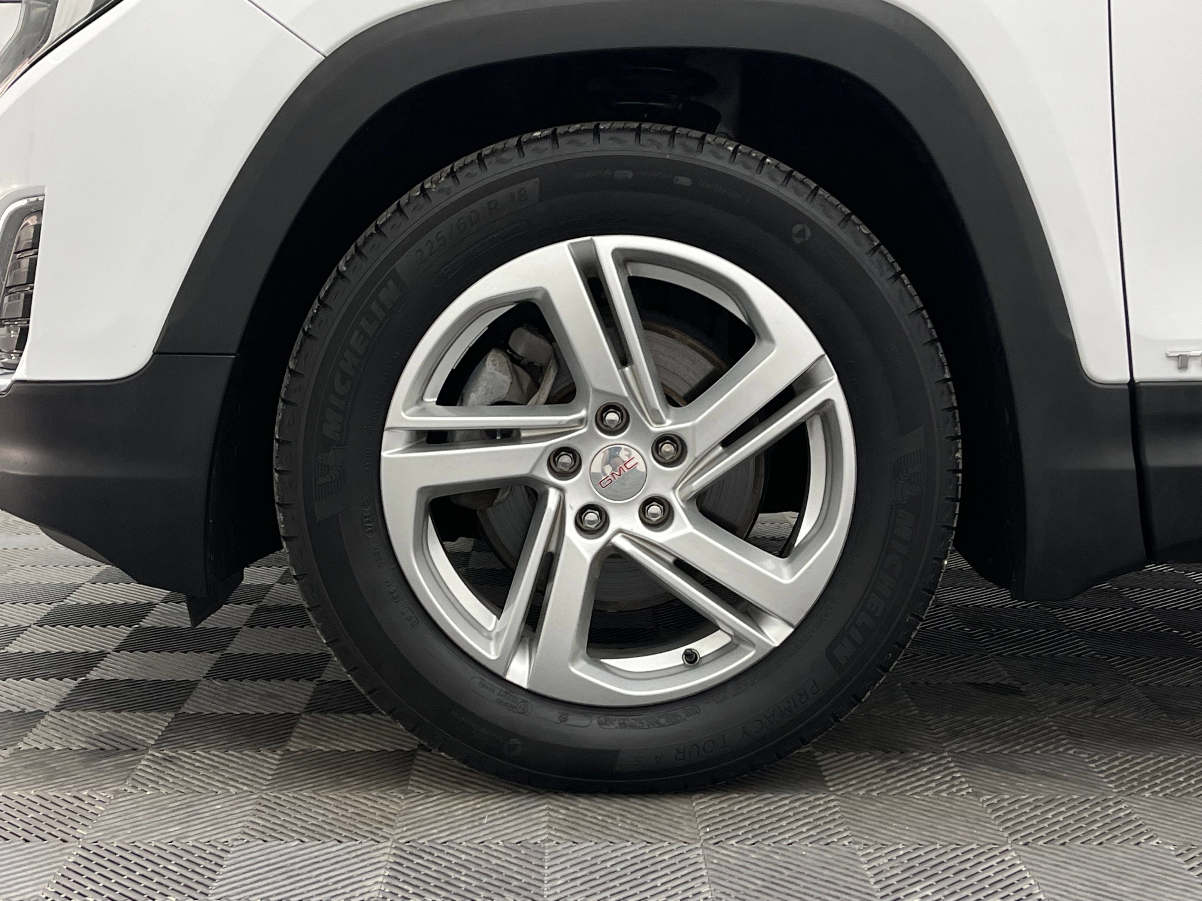 Used 2018 GMC Terrain SLE w/ Driver Convenience Package FWD image 14