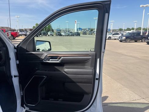 Used 2025 Chevrolet Silverado 1500 LT AWD/4WD image 22