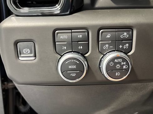 Used 2025 GMC Sierra 1500 AT4 w/ AT4 Premium Package AWD/4WD image 13