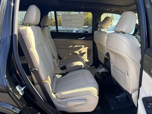 New 2025 Jeep Grand Cherokee L Limited image 11