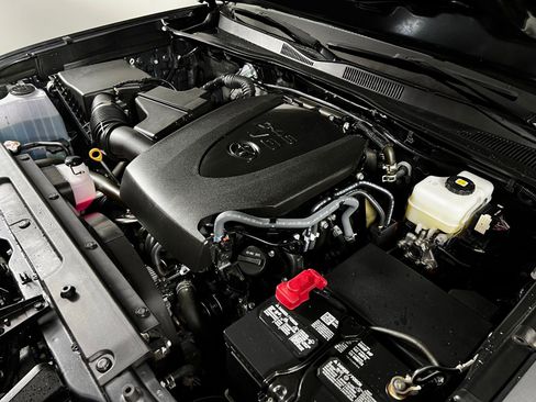 Certified 2023 Toyota Tacoma TRD Off-Road AWD/4WD image 11
