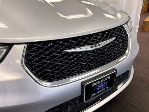 Used 2022 Chrysler Pacifica Limited AWD/4WD image 30