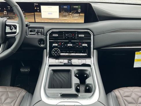 New 2025 Nissan Armada Platinum Reserve image 22