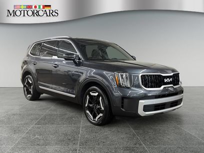 Used 2024 Kia Telluride EX w/ EX Captain's Chair Package