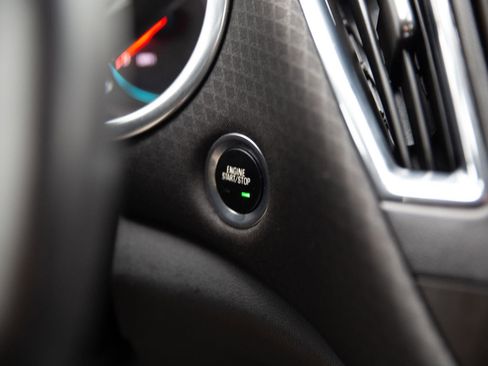 Used 2018 Chevrolet Malibu LT image 5