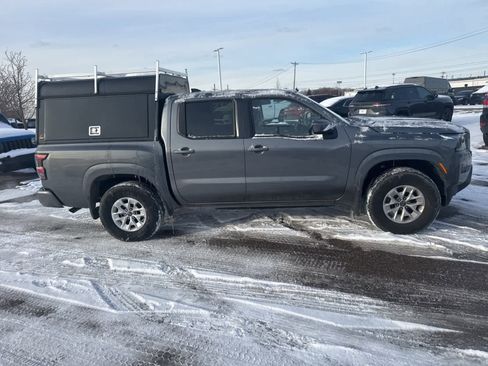 Used 2024 Nissan Frontier SV image 9