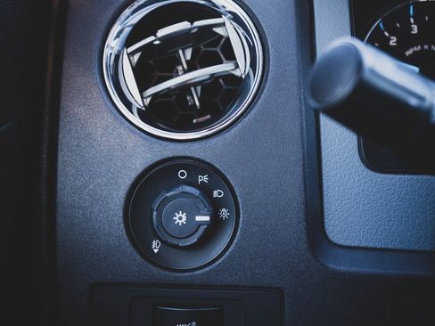 Used 2012 Ford F150 XLT w/ XLT Chrome Pkg image 6