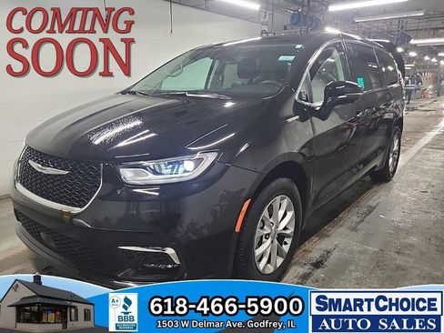 Used 2024 Chrysler Pacifica Touring-L w/ Uconnect Theater Family Group image 1