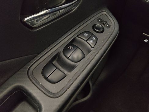 Used 2024 Nissan Versa SV FWD image 27