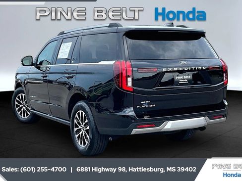 Used 2025 Ford Expedition Platinum AWD/4WD image 2
