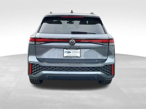 Used 2026 Volkswagen Tiguan SE R-Line AWD/4WD image 8