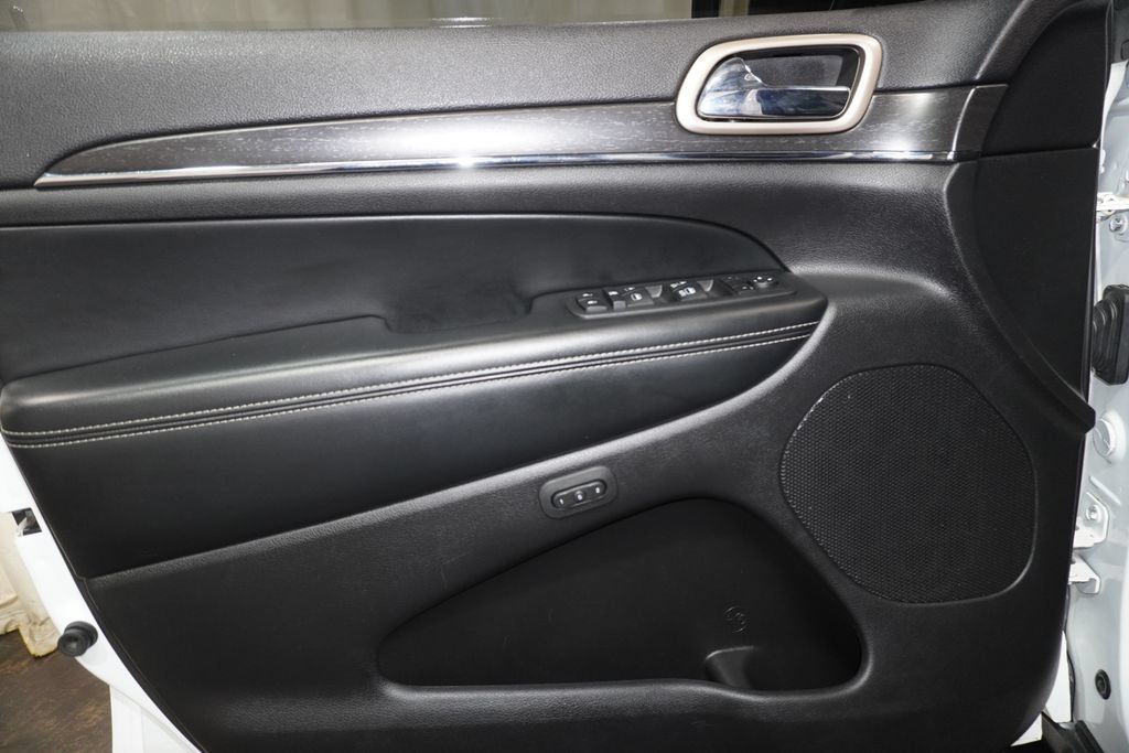 Used 2017 Jeep Grand Cherokee Limited AWD/4WD image 23