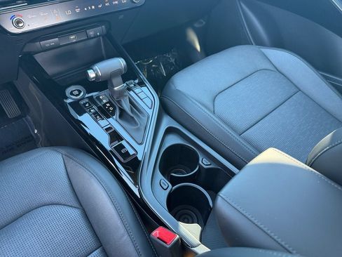 Used 2025 Kia Niro FWD image 19