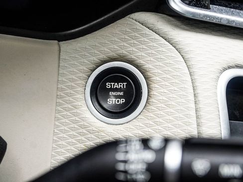 Used 2021 Land Rover Range Rover Velar R-Dynamic S image 31